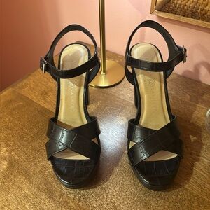 CHINESE LAUNDRY Croc Embossed Platform Heels